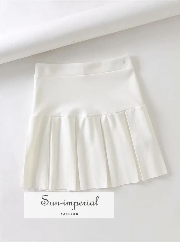 How to Wear a White Mini Skirt - the gray details