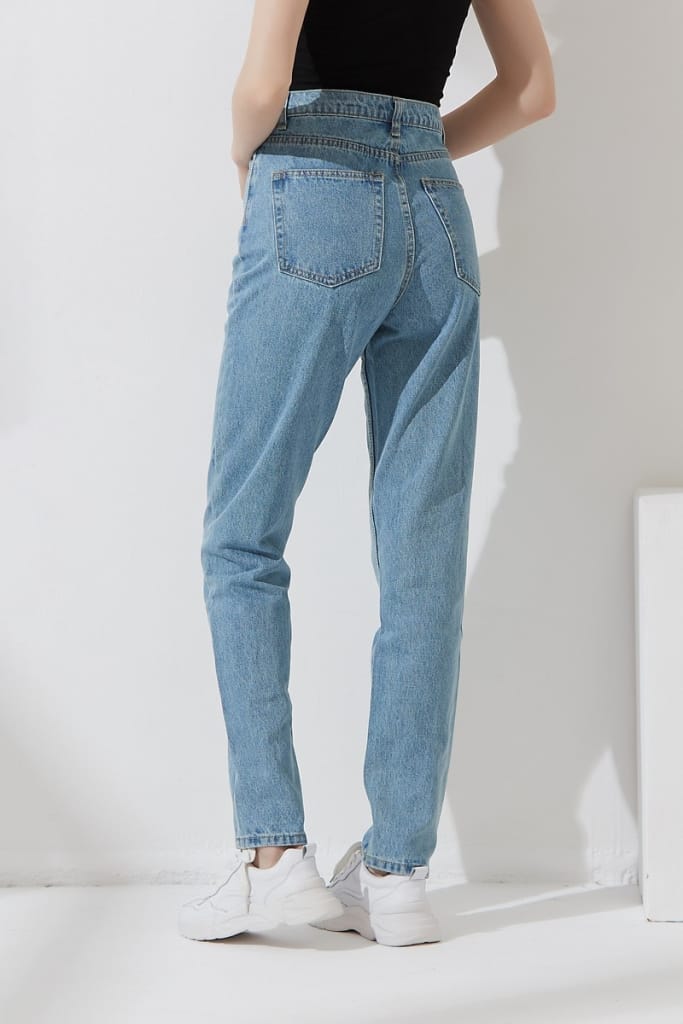The Best Boyfriend & Mom Jeans - How to Find the Perfect Baggy Jeans