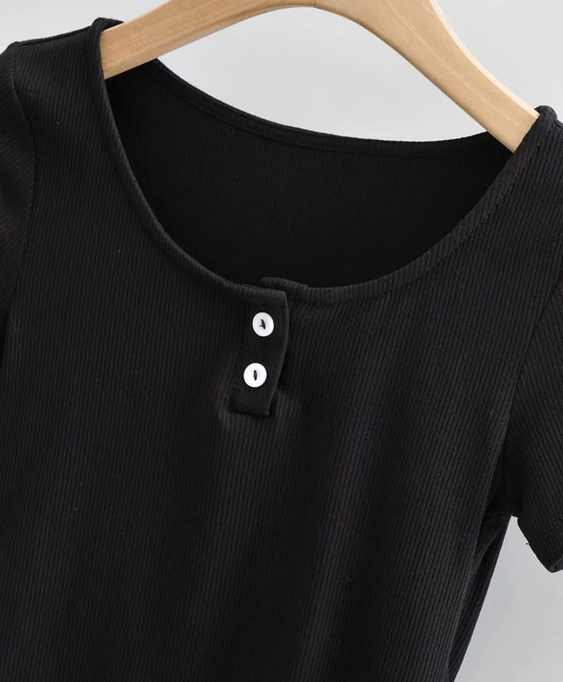 Women Plain Pink Ribbed Button front O Neck Short Sleeve Cropped T-shirt top with Curved Hem
