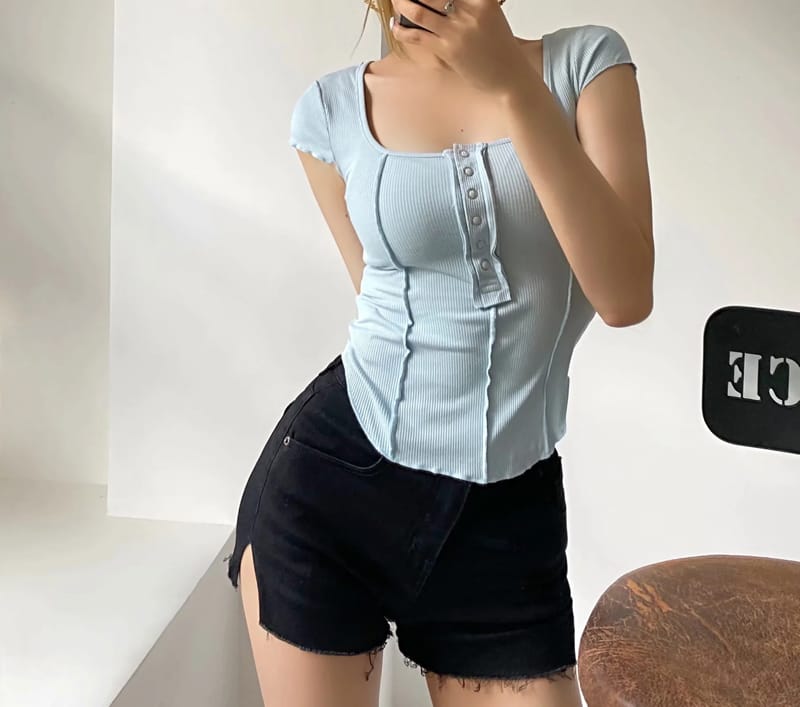 Women Light Grey Scoop Neck Buttoned Short Cap Sleeve Curve Hem Fitted top with Seam detail T-shirt