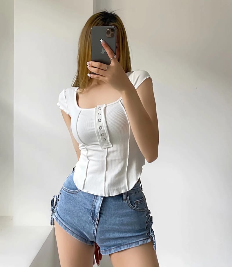 Women Light Grey Scoop Neck Buttoned Short Cap Sleeve Curve Hem Fitted top with Seam detail T-shirt