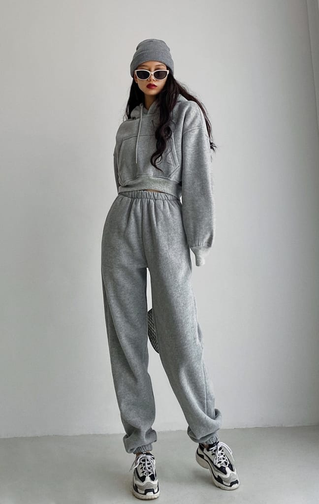 Sun-imperial Women Black Cropped Drop Shoulder Kangaroo Pocket Fleece Hoodie Sweatshirt & Sweatpants