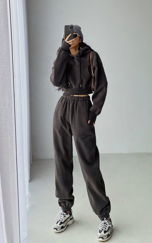 Sun-imperial Women Black Cropped Drop Shoulder Kangaroo Pocket Fleece Hoodie Sweatshirt & Sweatpants