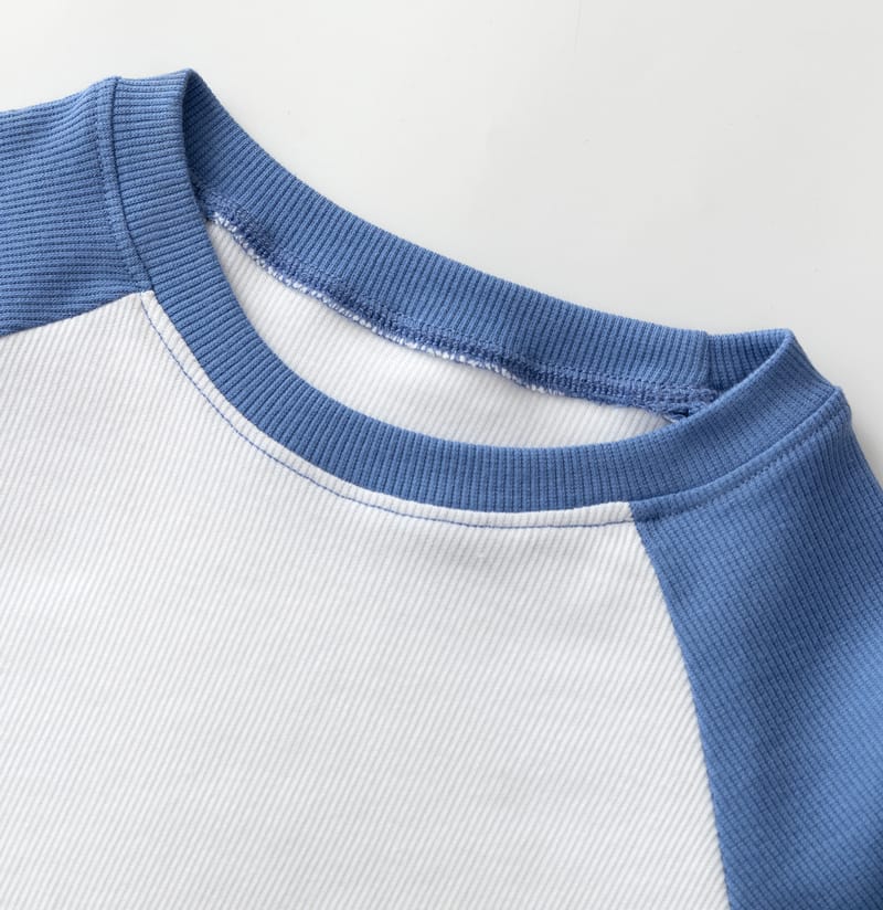 Women White Blue Color Block Short Sleeve Crop top with Crew Neck Raglan T-shirt