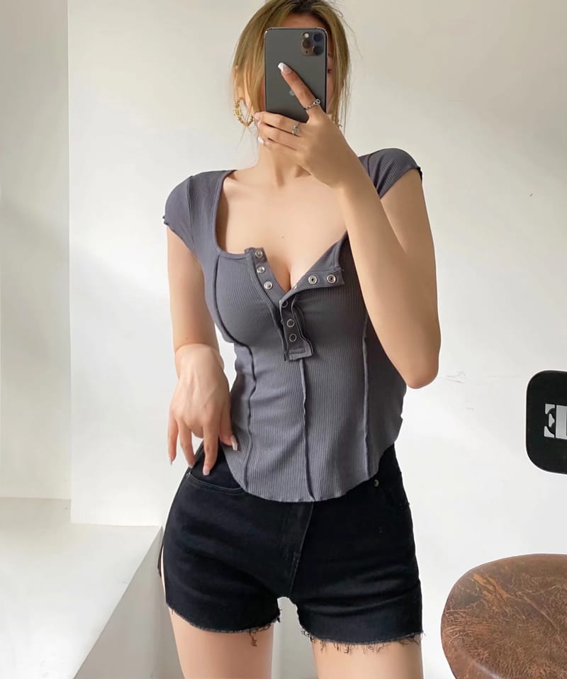 Women Light Grey Scoop Neck Buttoned Short Cap Sleeve Curve Hem Fitted top with Seam detail T-shirt