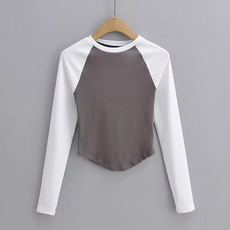 Women’s Color Blocked Long Sleeve Fitted Cropped T-shirt with Curve Hem