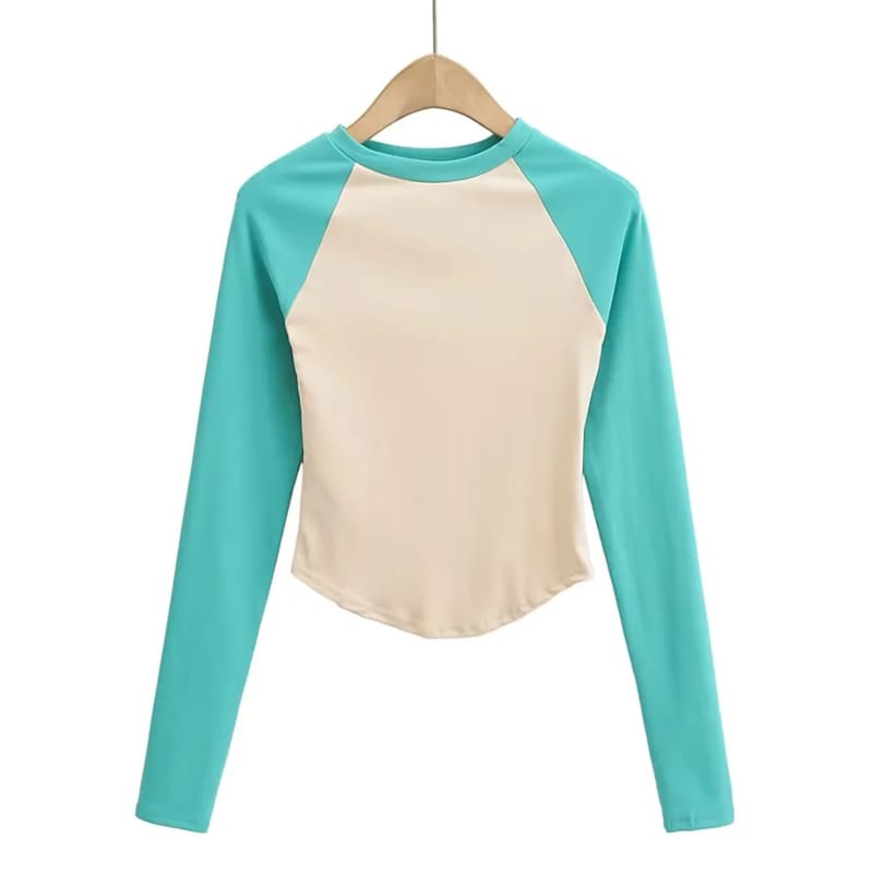 Women’s Color Blocked Long Sleeve Fitted Cropped T-shirt with Curve Hem