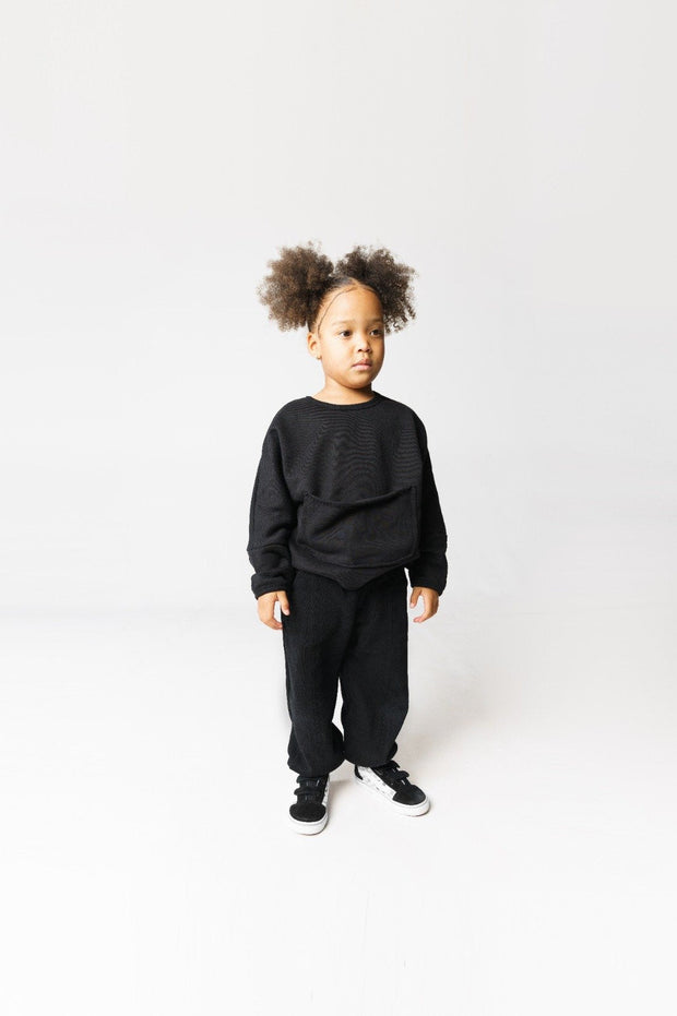 JUNIOR BLACK LOOSE FIT SWEATER WITH FRONT POCKET