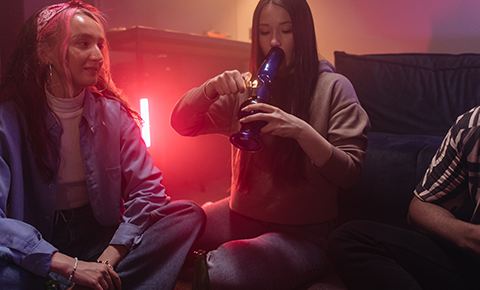 Featured image on 'How to Use a Bong: A Step-by-Step Guide for Smoking Weed' by The DART Company, demonstrating a person sharing a bong with friends as part of the bong usage tutorial.