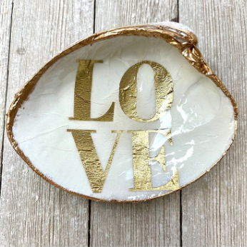 Clam Shell-Love Gold Heart
