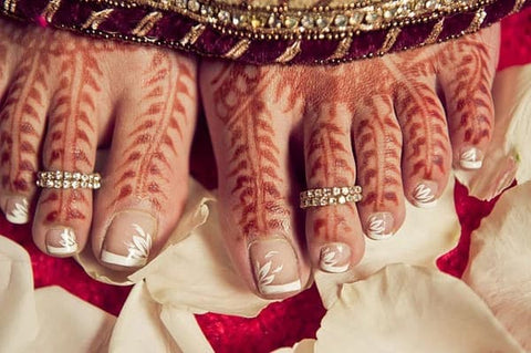 Feathers Of Red Silver Toe Ring