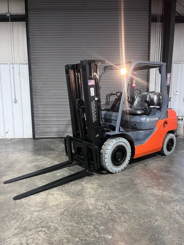 2014 LOW HOUR Dual Fuel Toyota 5K Pneumatic Forklift with 3 Stage & Side Shift