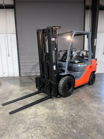 2016 LOW HOUR Dual Fuel Toyota 5K Pneumatic Forklift with 3 Stage & Side Shift!