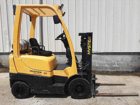 yellow Hyster 30 Fortis forklift