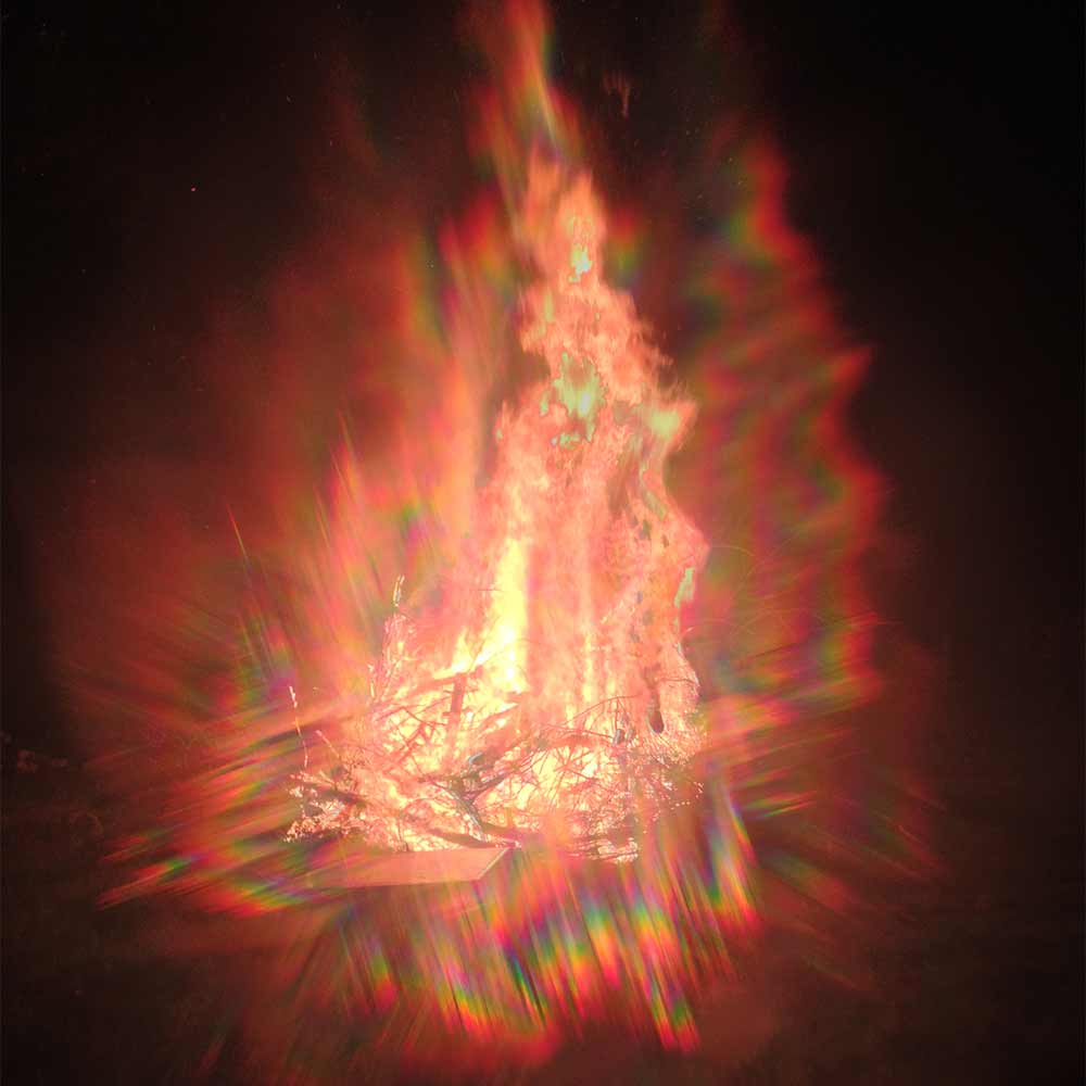 Demonstration of bonfire with GloFX Diffraction Glasses effect