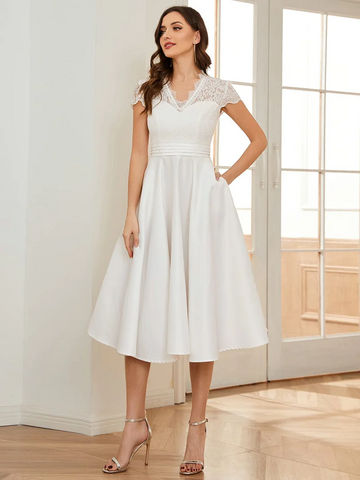 Romantic White V-neck Lace Bodice Graduation Dress with Pockets