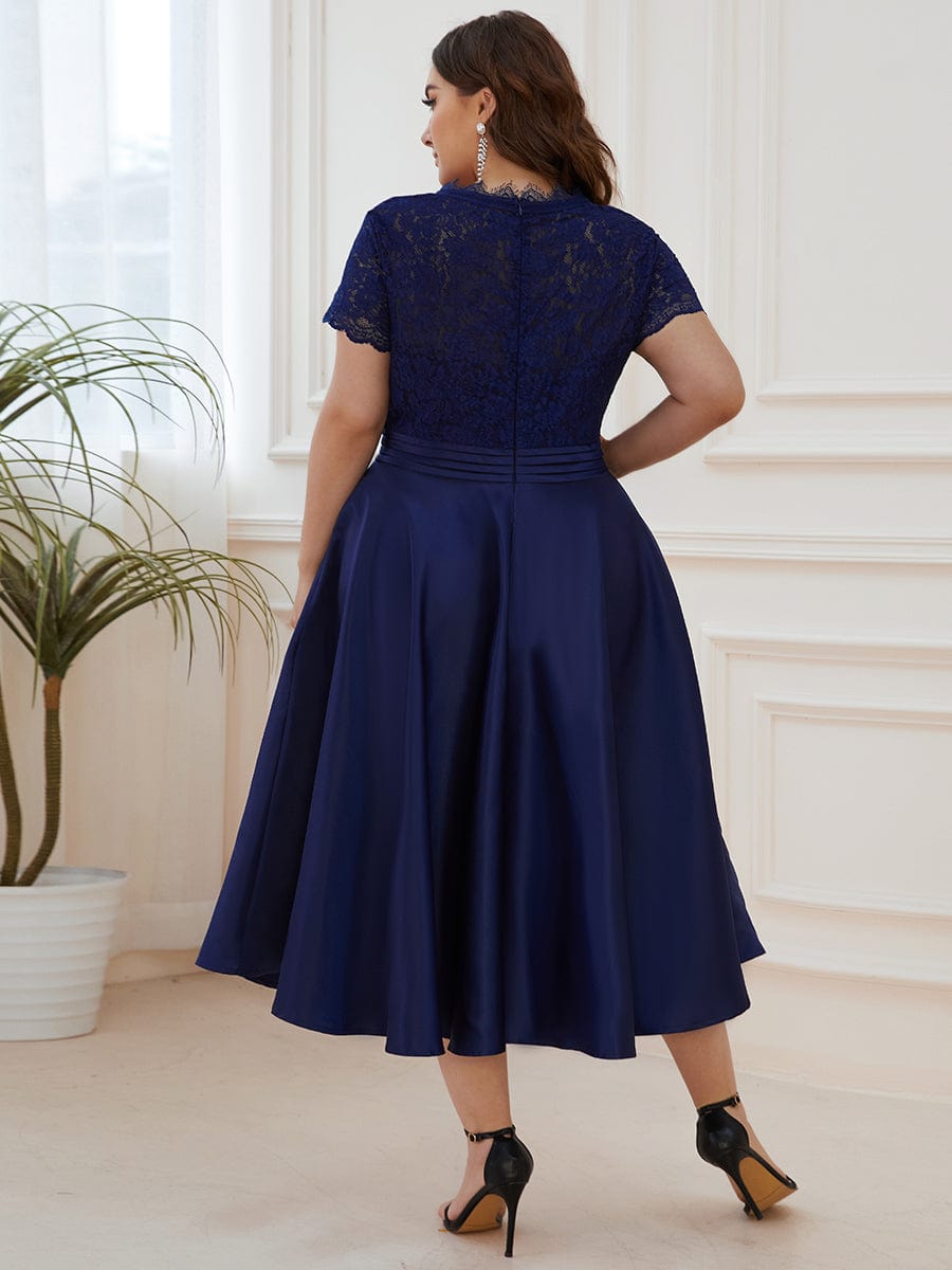 Plus Size V-neck Lace Bodice A-line Cocktail Dress with Pockets