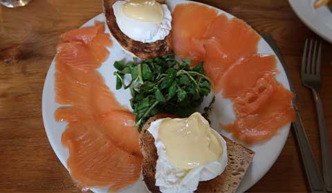 salmon and eggs Benedict with toast