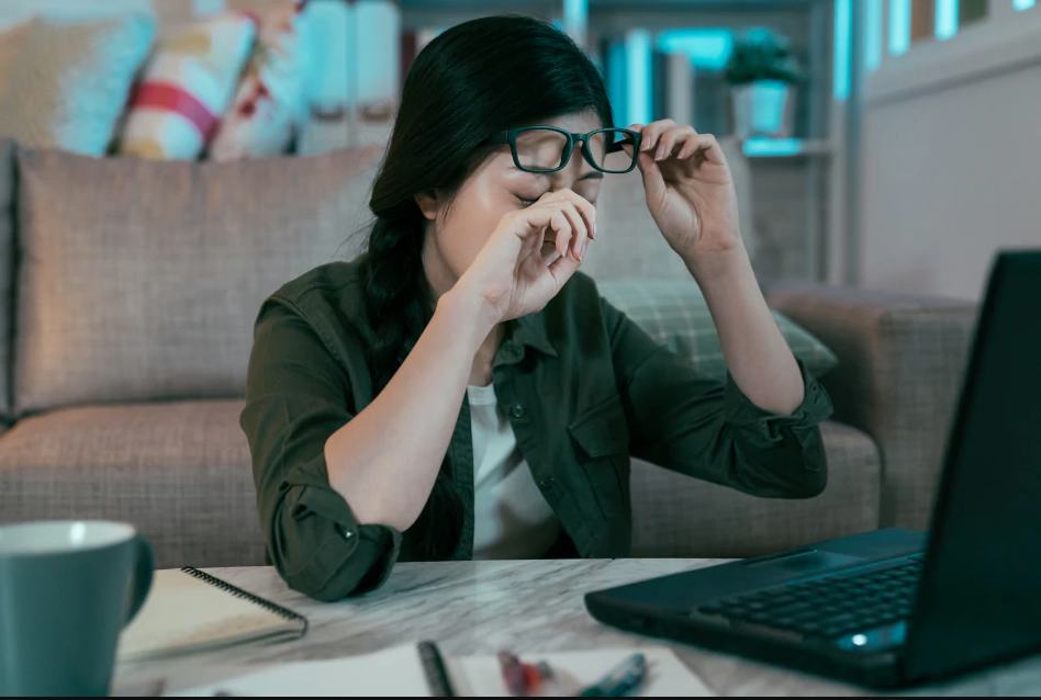 Gafas para la luz azul de pantallas, no protegen de daños oculares