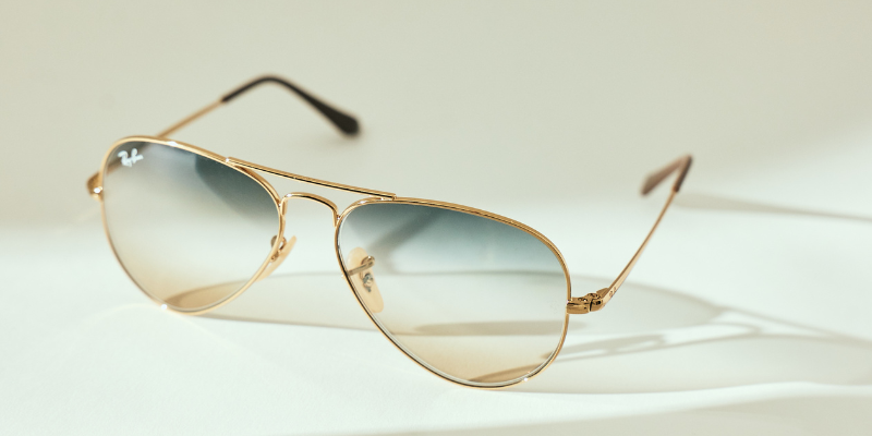 Las mejores maneras de combinar tus lentes de sol aviador – Vision