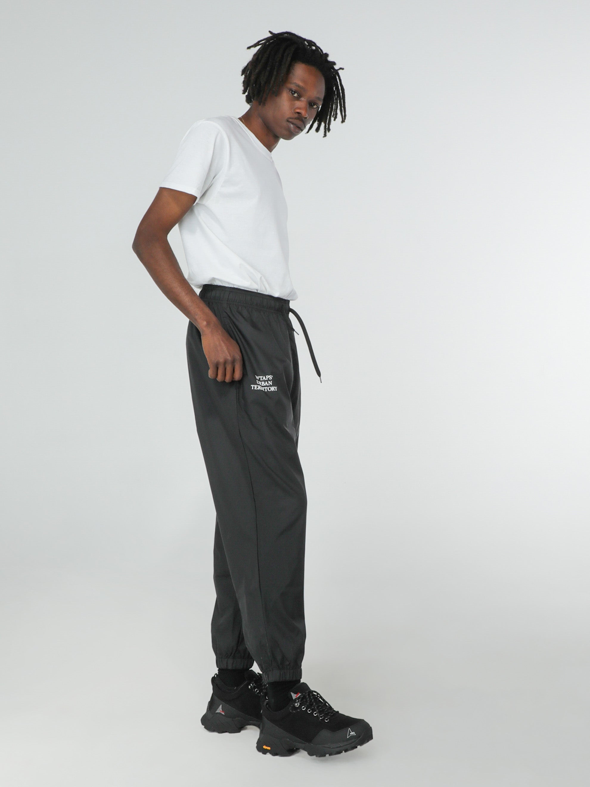 22SS WTAPS INCOM TROUSERS POLY. TAFFETA | www.trevires.be