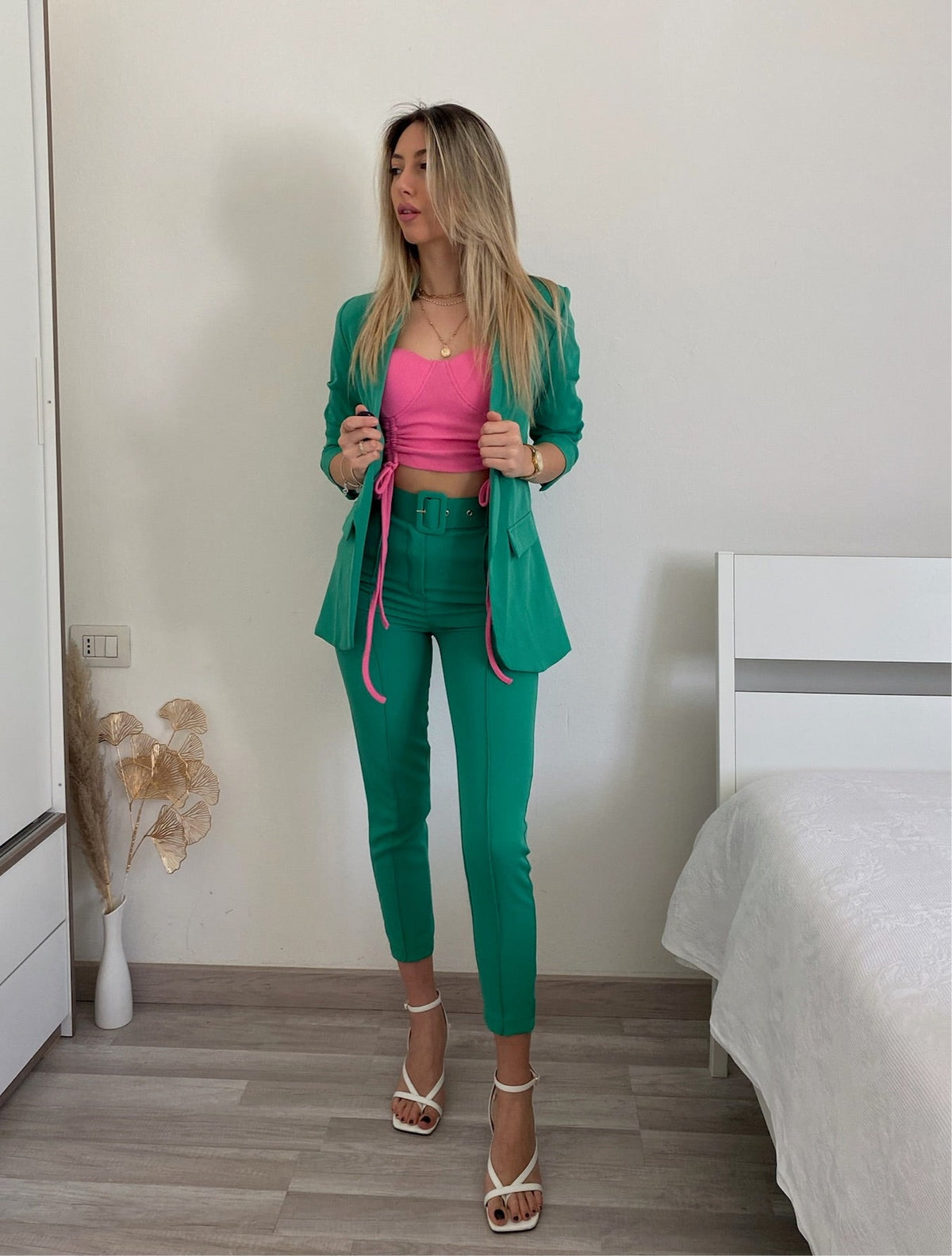 Conjunto chaqueta y pantalón verde esmeralda . Boutique