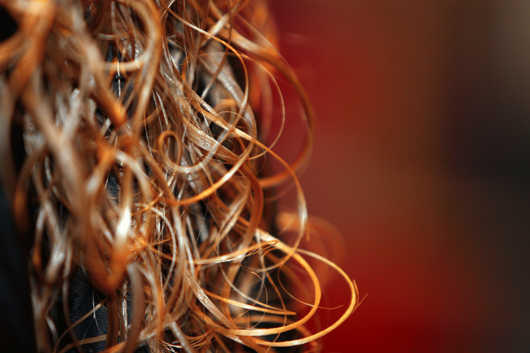 Plopping : comment sécher ses cheveux bouclés sans les abîmer ?