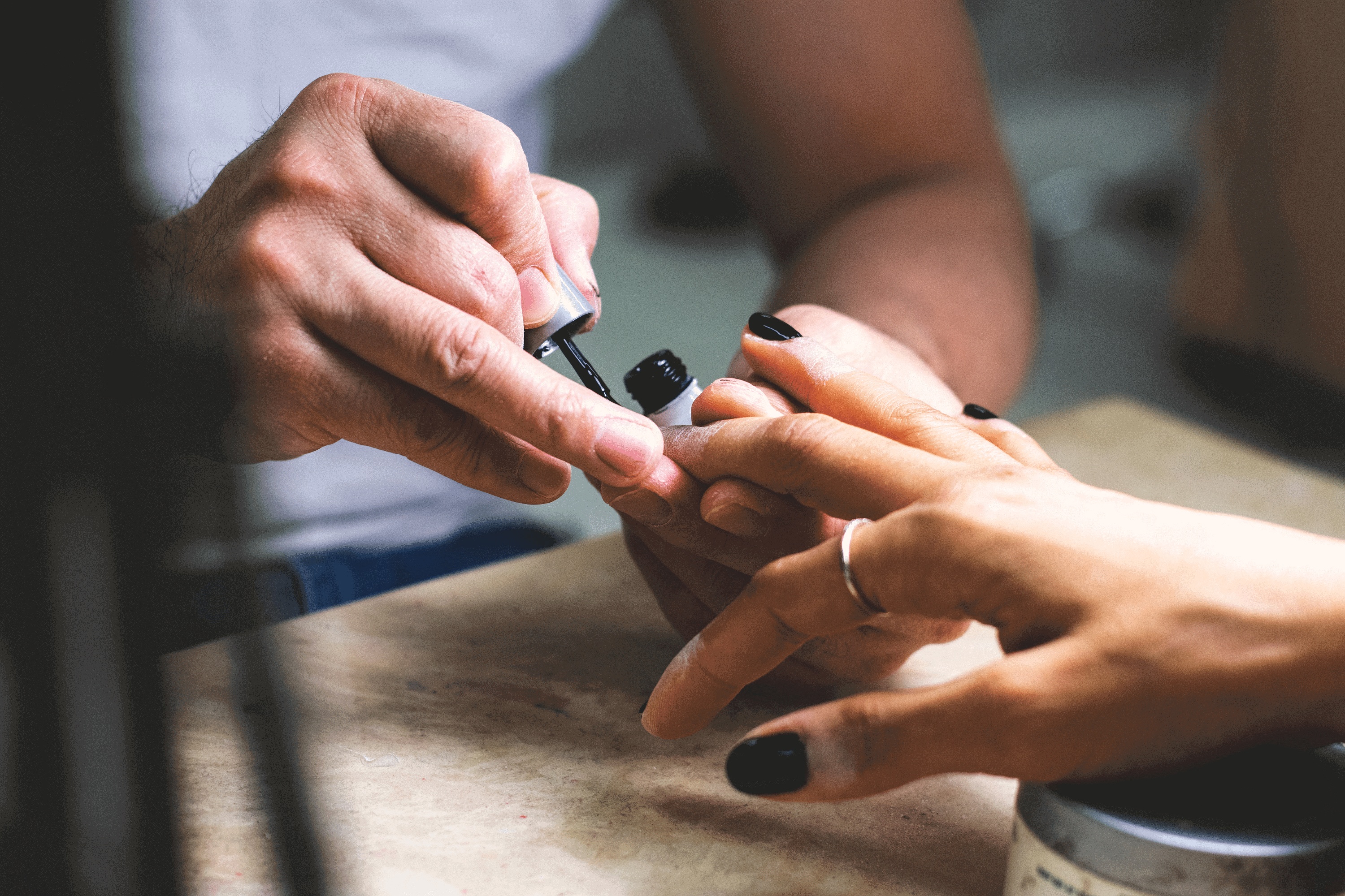 Fabriquez un vernis à ongles sans danger pour vos enfants