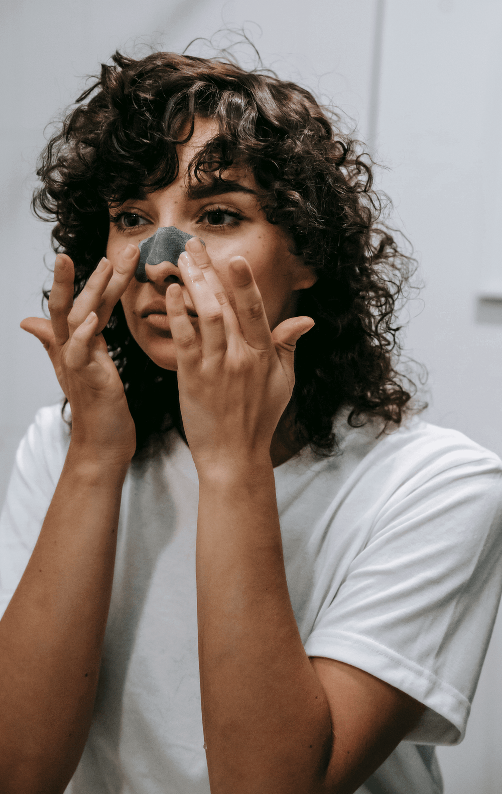 Microkystes sur le visage : s'en débarrasser durablement - Nuoo