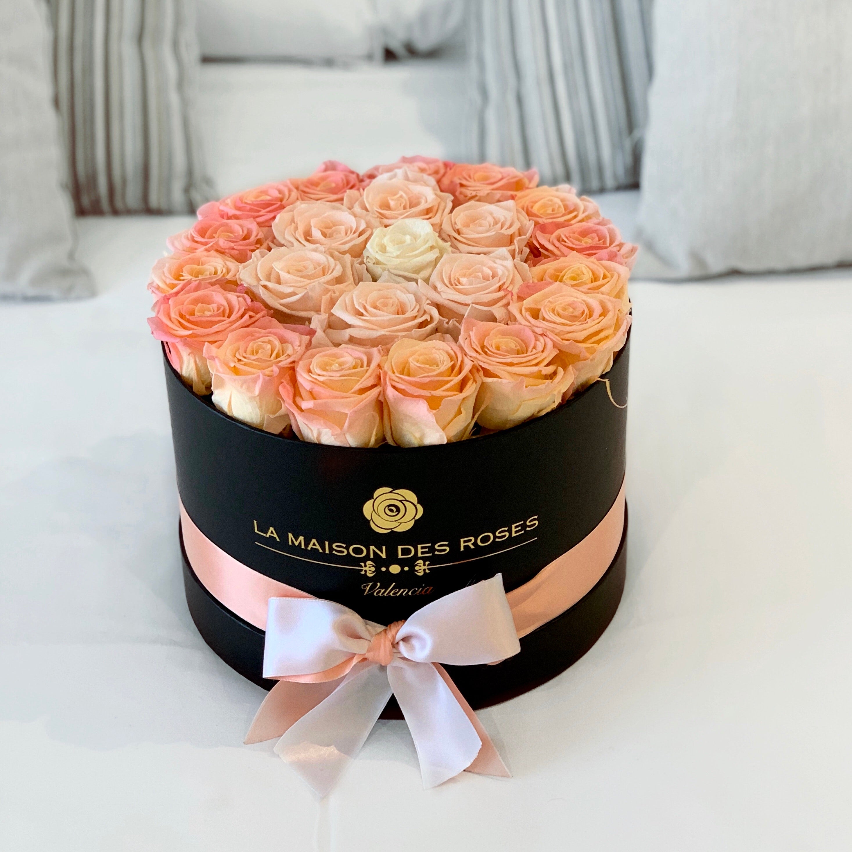 CAJA GRANDE NEGRA ROSAS PRESERVADAS PASTELES - LA MAISON DES ROSES