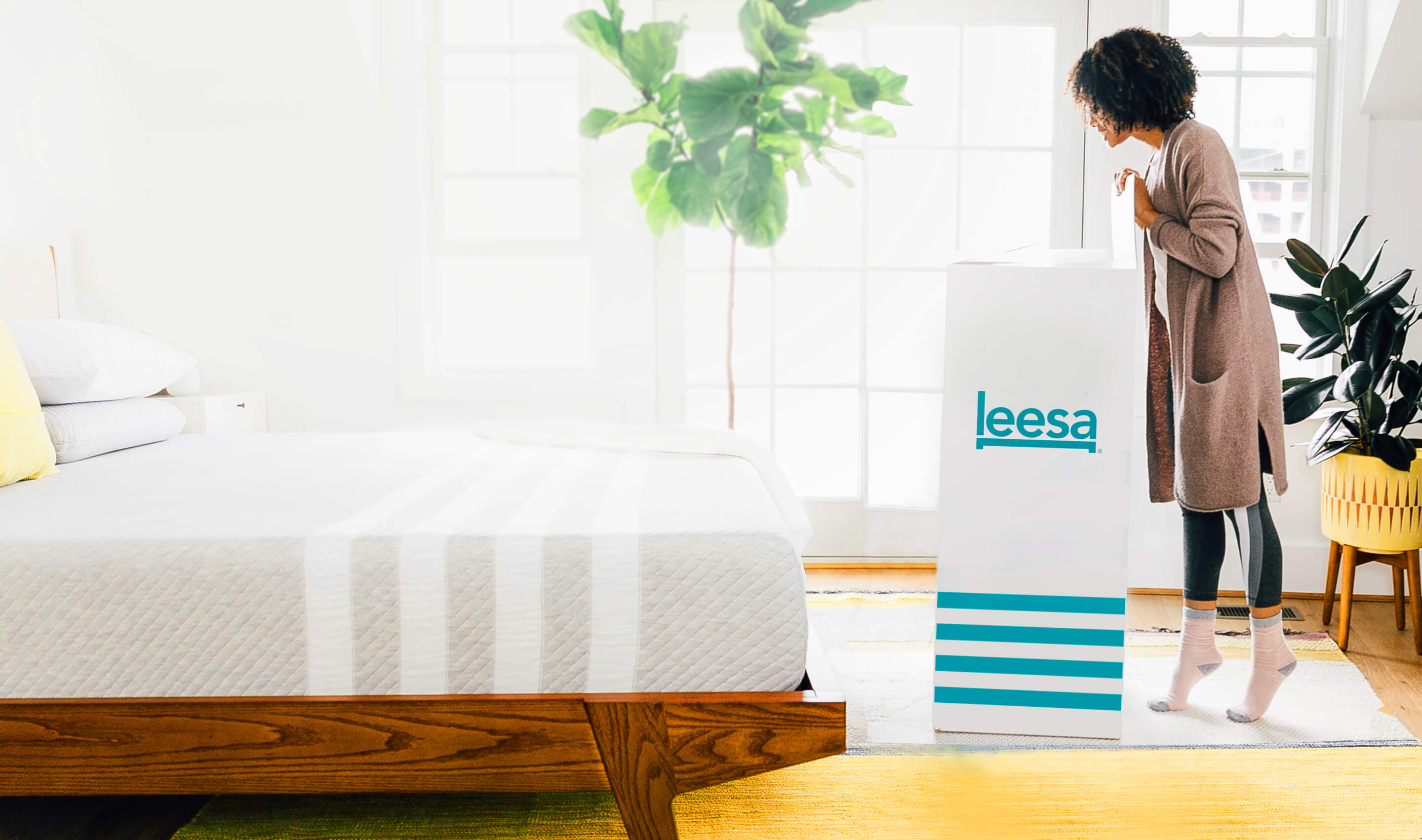 woman peaking in leesa mattress box in bedroom