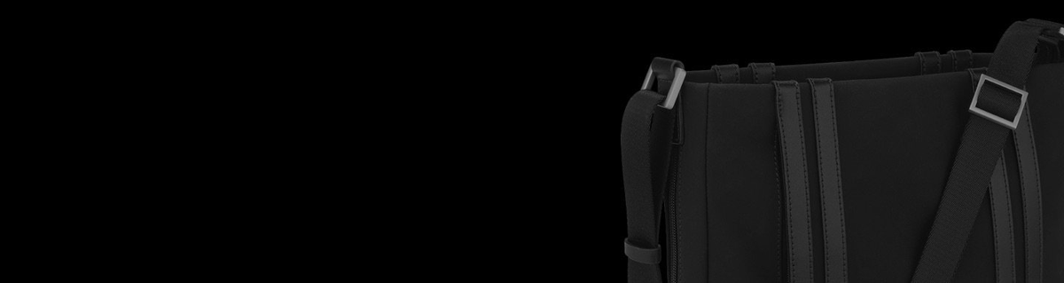 激安通販 ボディーバッグ 【美品】ゼロハリバートン タテ型 タブレット8.0インチ収納 黒 ボディーバッグ
