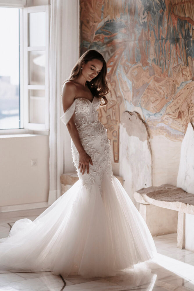 Wedding Dress Brand Essense of Australia Captures Bold Beauty in