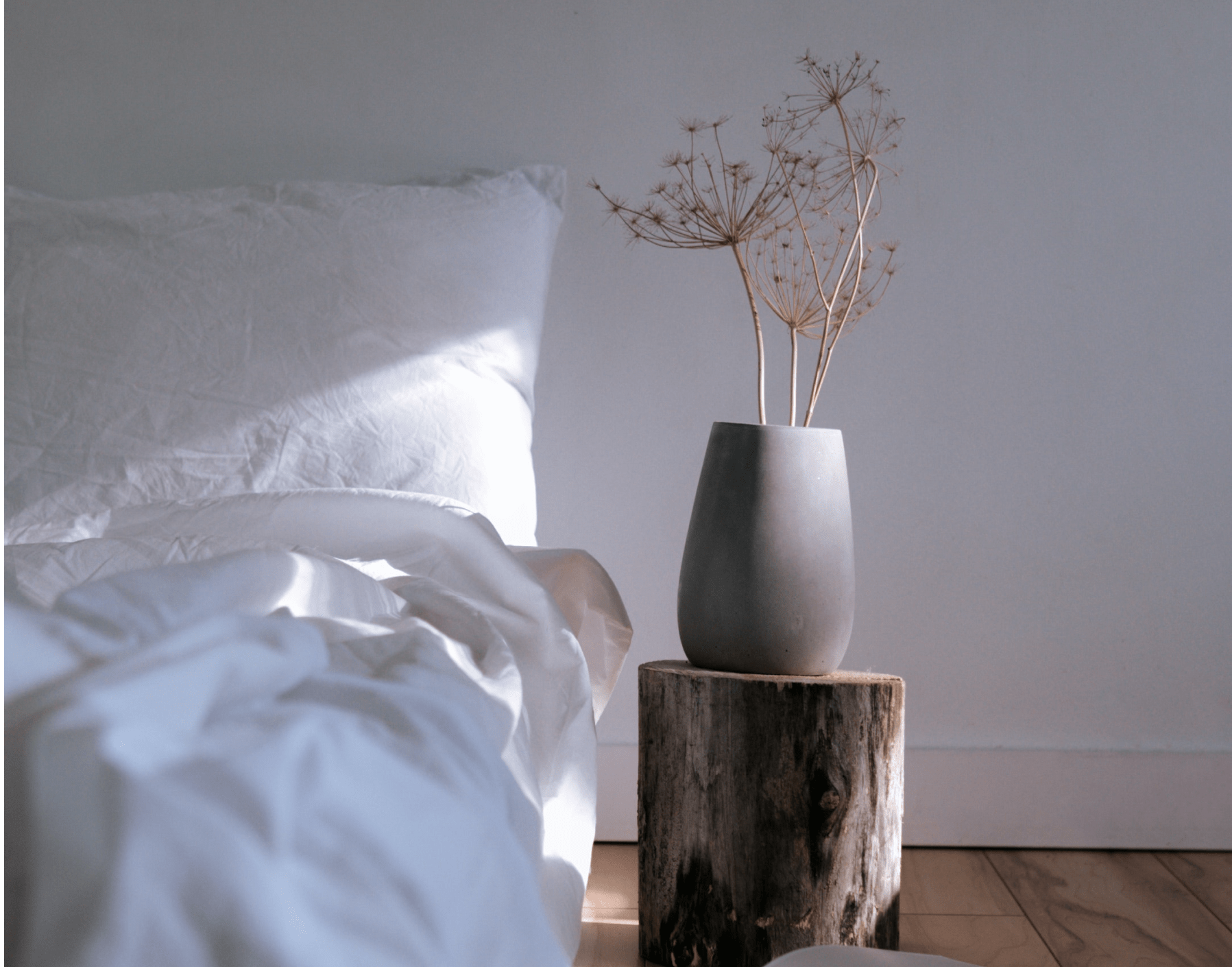 minimalist bedroom natural accents