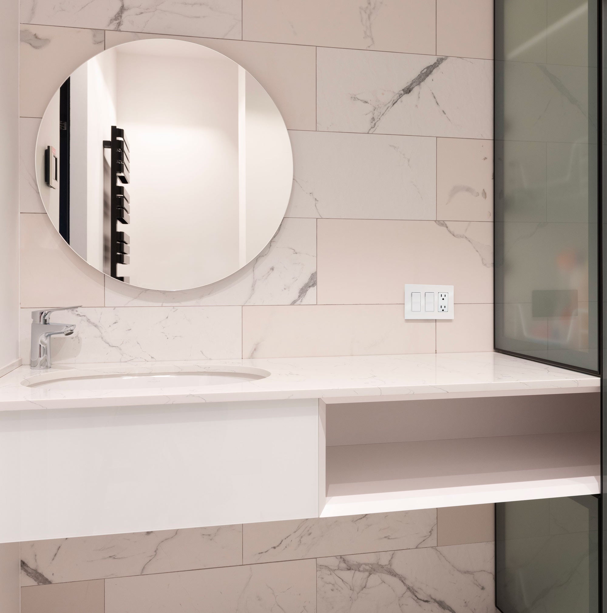 modern bathroom with meta kul plate switch plate covers in glacier frost white