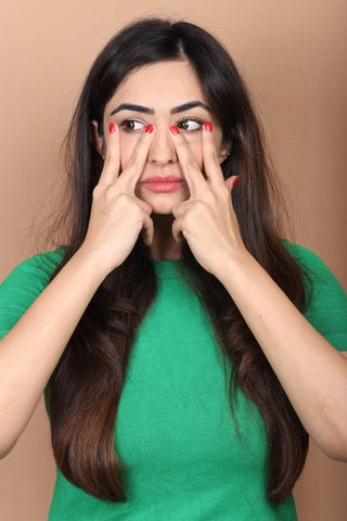 Learn Face Yoga Exercise with India’s best-certified Expert Vibhuti Arora from House of Beauty and Face Yoga School. Learn Wrinkle Reducing Exercise. Get youthful, beautiful and glowing skin. A girl with a Face Yoga pose Free Image