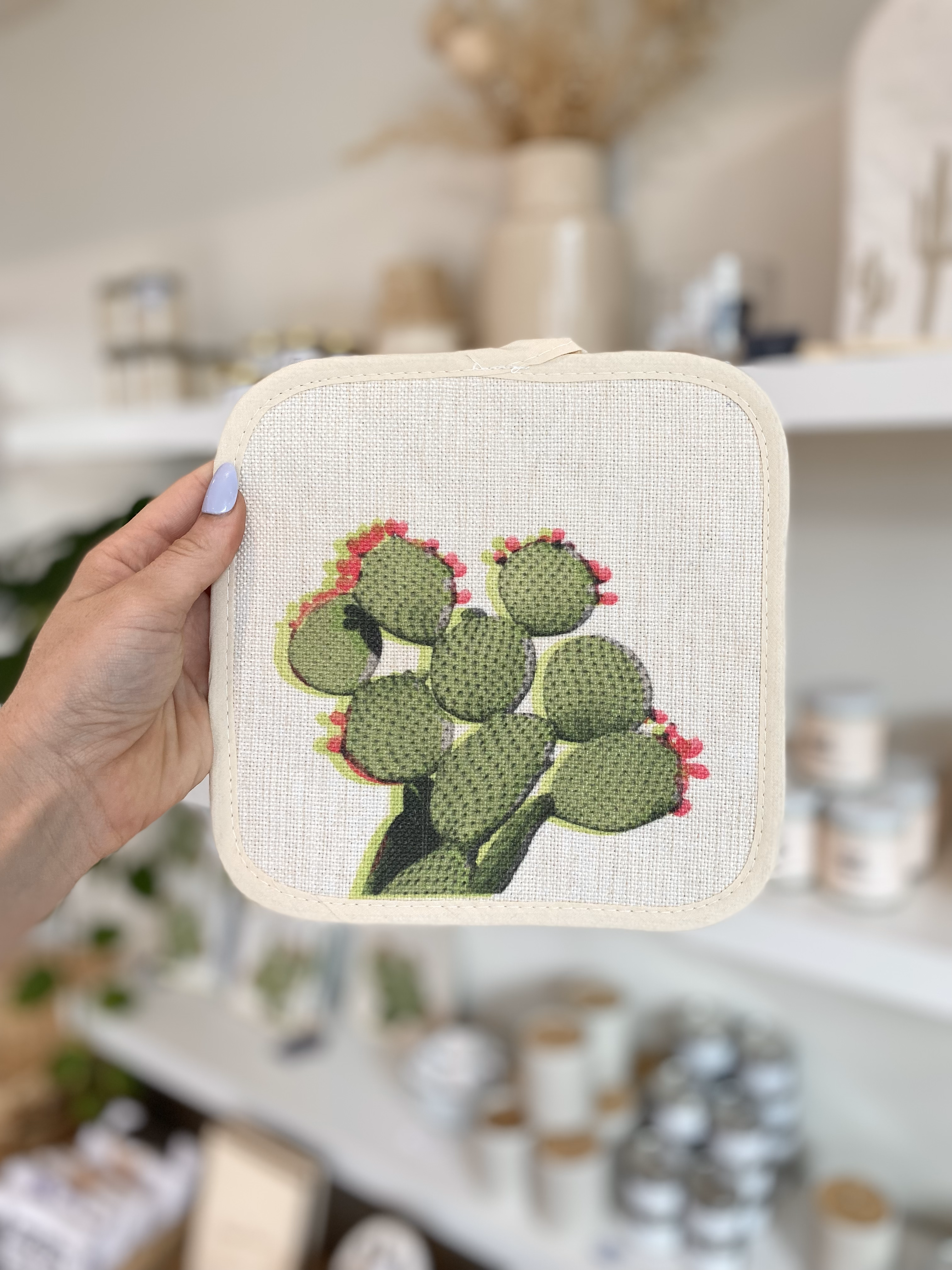 https://cdn.shopify.com/s/files/1/0051/8137/4557/products/pricklypearpotholder.png?v=1687208218&width=3024