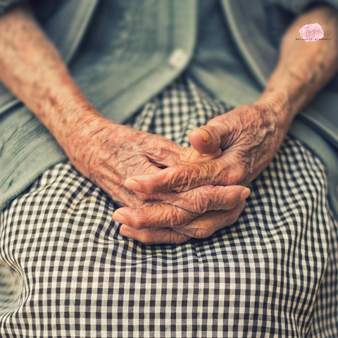 A pair of hand with wrinkles.