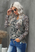 Cargar imagen en el visor de la galería, Leopard Camouflage Print V-Neck Long Sleeve Tee
