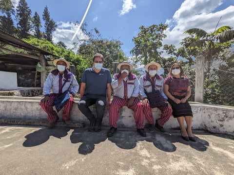 Producteurs de café du Guatemala dans ferme