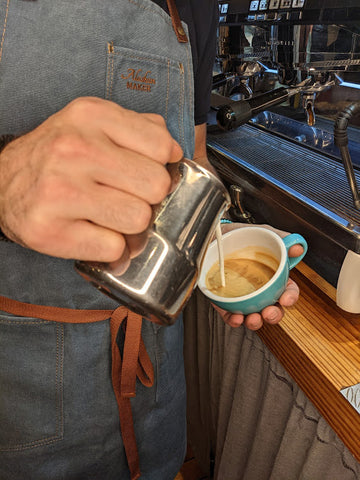 incorporation mousse de lait dans l'espresso