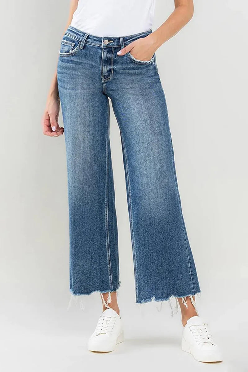 jeans.webp__PID:3ad10393-370a-4c1c-b302-41f04bc1ae67