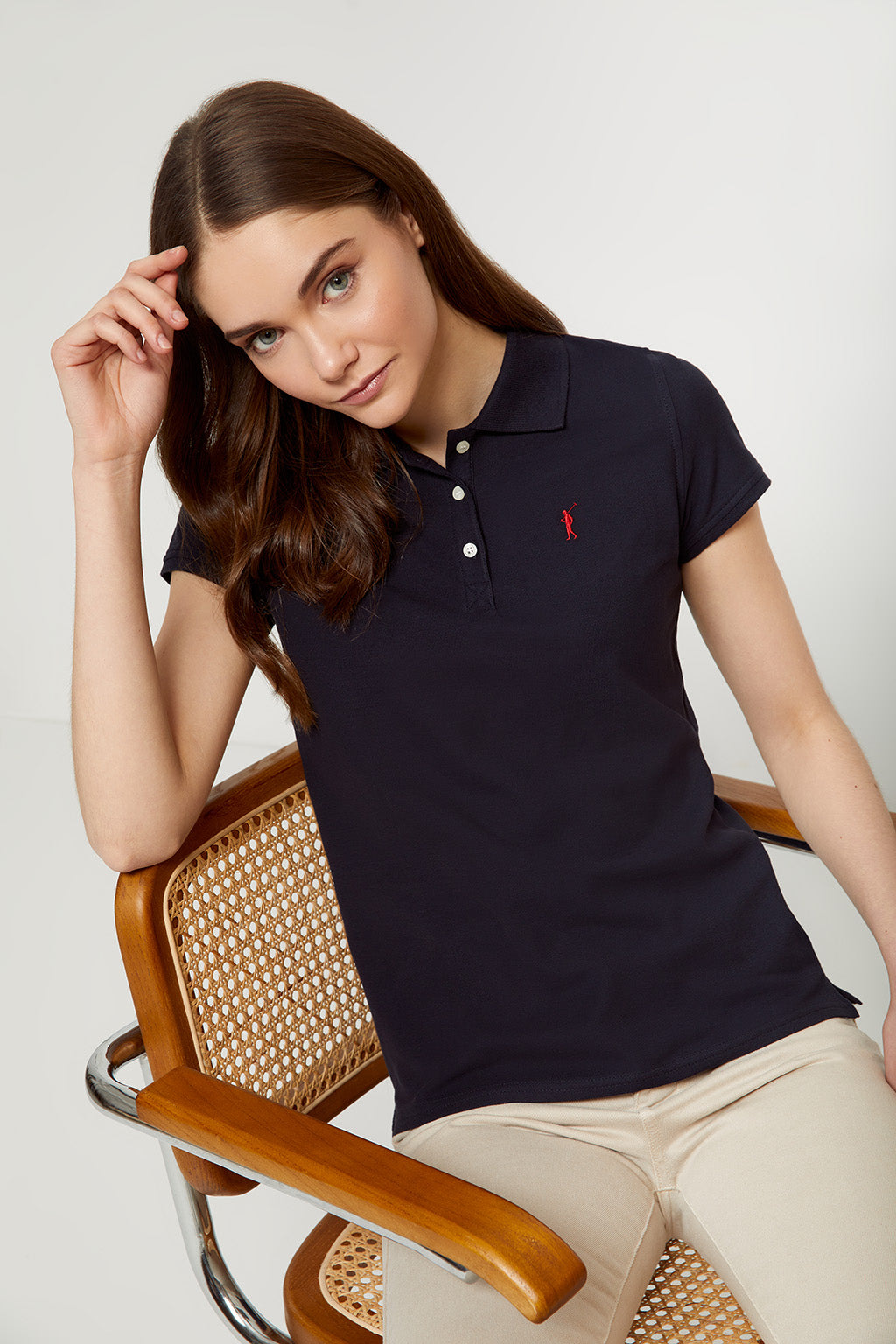 Polo azul marino con logo bordado – Polo Club