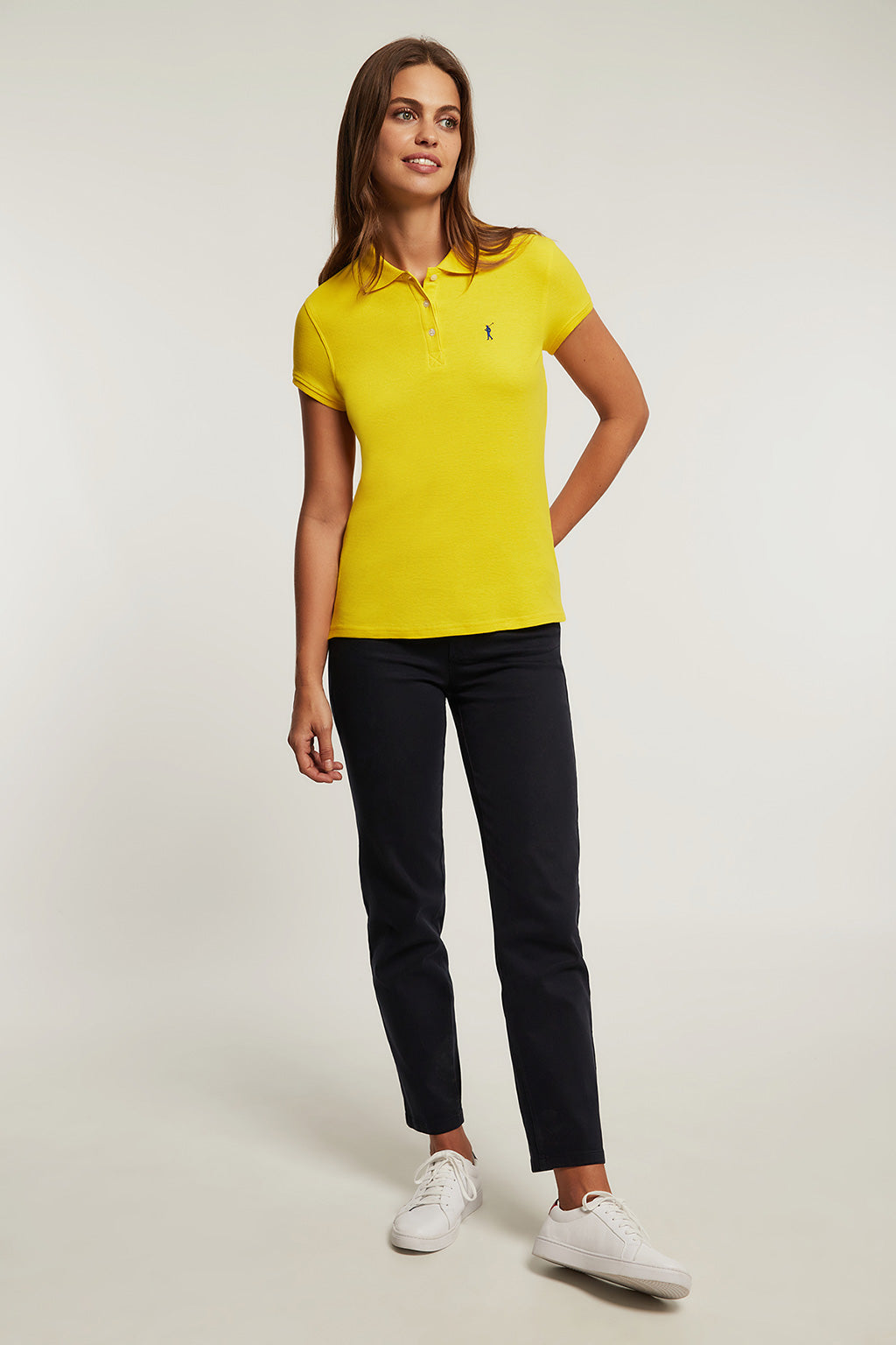 Polo amarillo con logo bordado – Polo Club