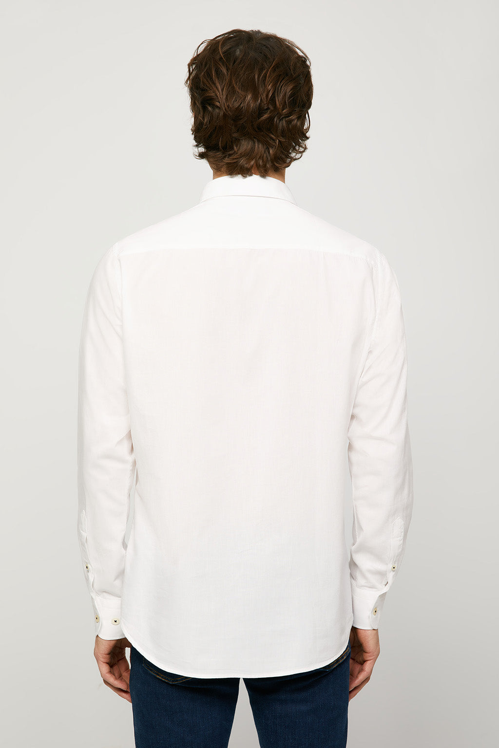 Camisa blanca con bordado – Club