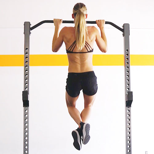 a woman is working out with squat stand