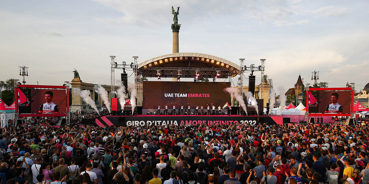 Presentazione del Giro d'Italia, l'intera squadra dell'UAE Team Emirates