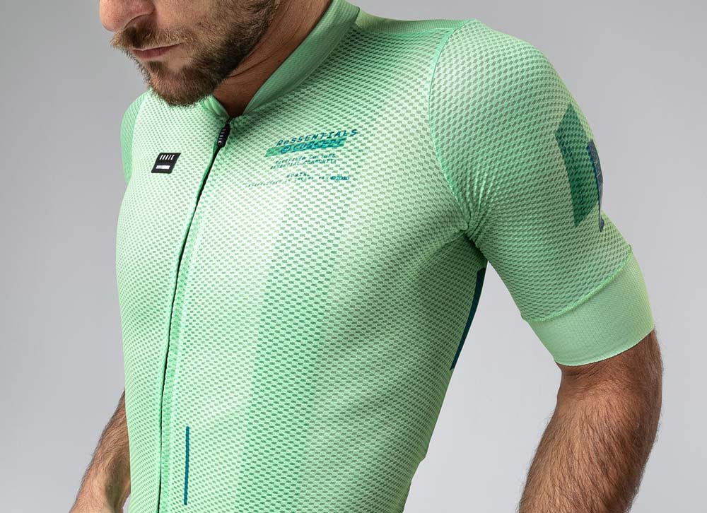 Plano cercano del modelo Mantis de maillot Carrera para hombre.