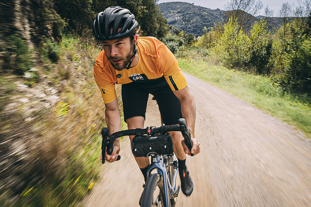 Gravel cyclist with the jersey Gobik Volt on a track