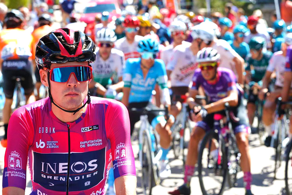 Pavel Sivakov sur la ligne d'arrivée avant le départ de la dernière étape de la Vuelta a Burgos 2022